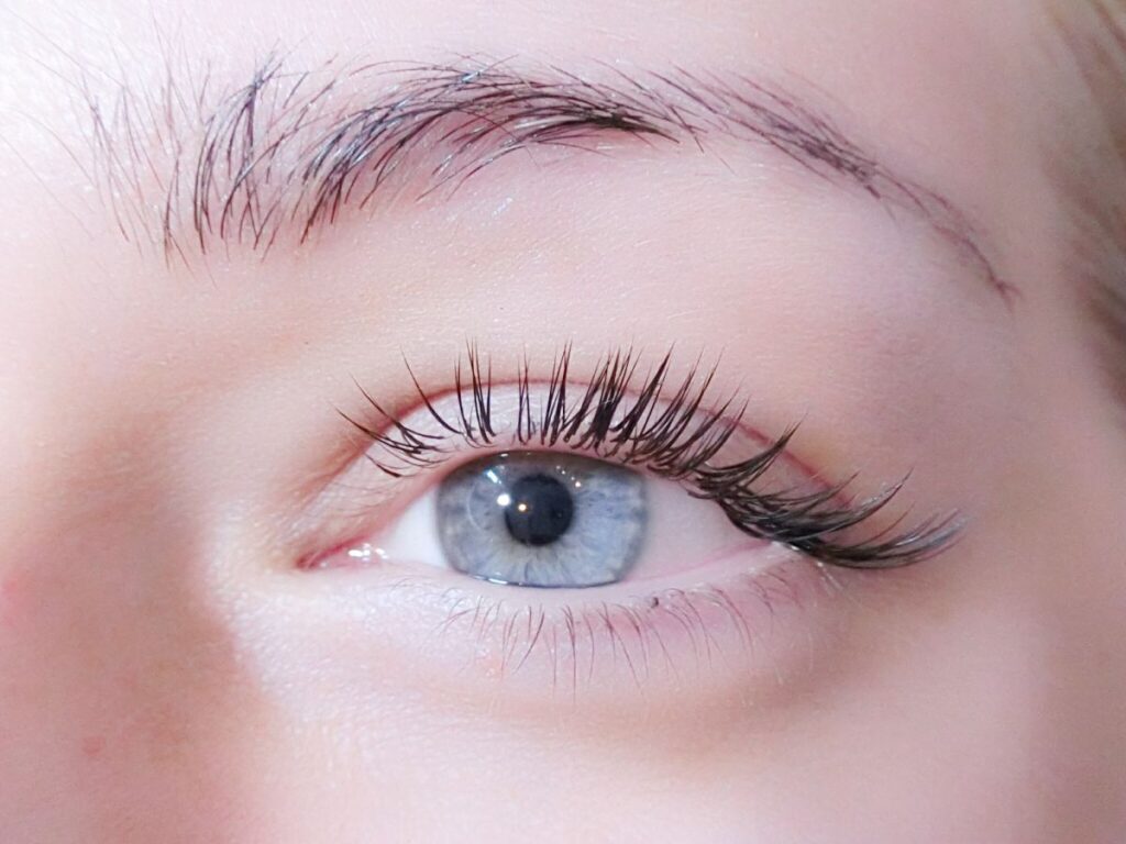 Ritual 90 Detik yang Membuat Bulu Mata Tidur Nyenyak